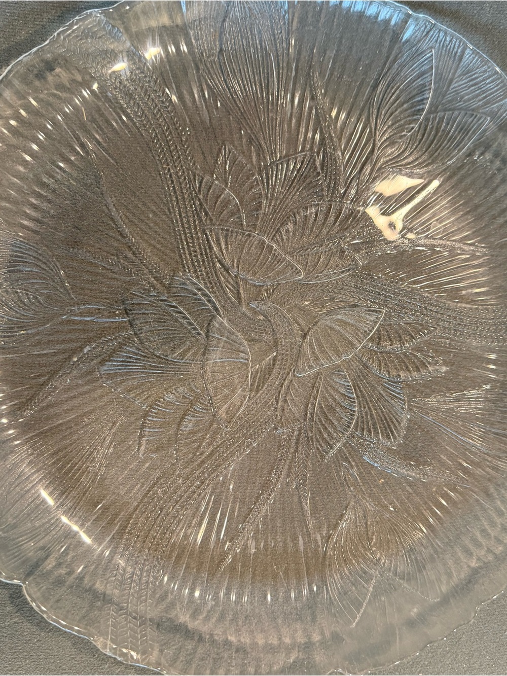 Clear Leaf-Pattern Glass Accent Plate